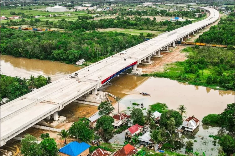 Ilustrasi proyek jembatan jalan tol terpanjang di Indonesia, Jembatan Musi V yang berada di ruas Jalan Tol Kapal Betung, Sumatera Selatan. Proyek megah ini memikiki nilai investasi mencapai Rp22,6 triliun. (Instagram: waskita.sriwijaya.tol)