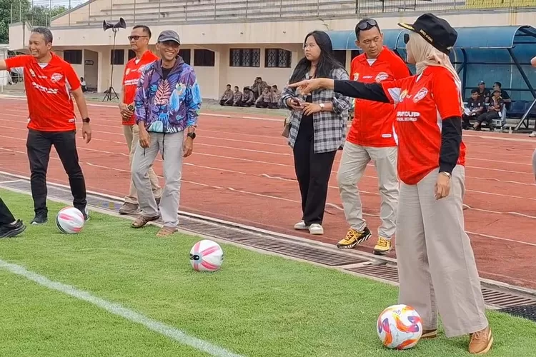 Bupati dan Forkompinda membuka Turnamen Sepak Bola Bupati Kendal Cup U-23 tahun 2025.  (edi prayitno/kontributor kendal)