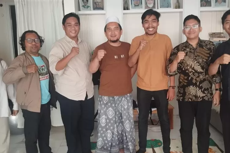 KOMPAK : HMI Kota Depok foto bersama dukung Tomy Sitorus jabat Ketua KNPI Depok pada Musda ke-X yang berlangsung pada Jumat (1/8). (DOKUMENTASI NARASUMBER)