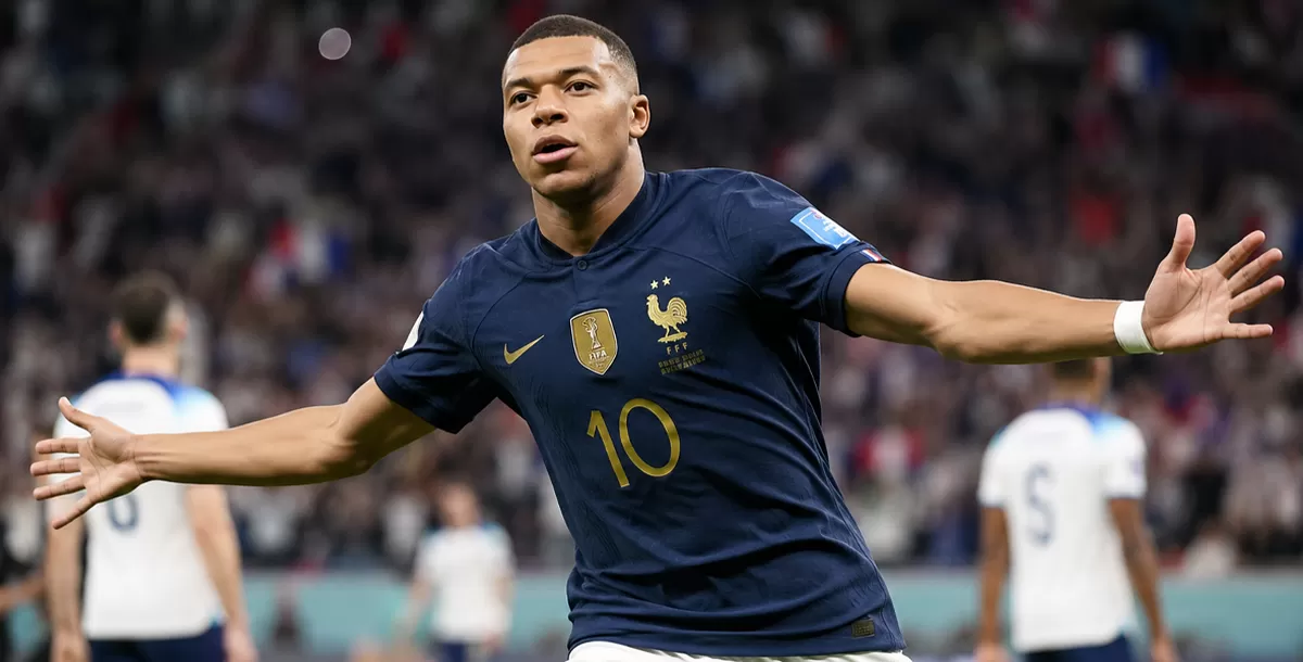 Gambar Kylian Mbappe kembali menorehkan tinta emas dalam sejarah sepak bola dunia.  (AFP)