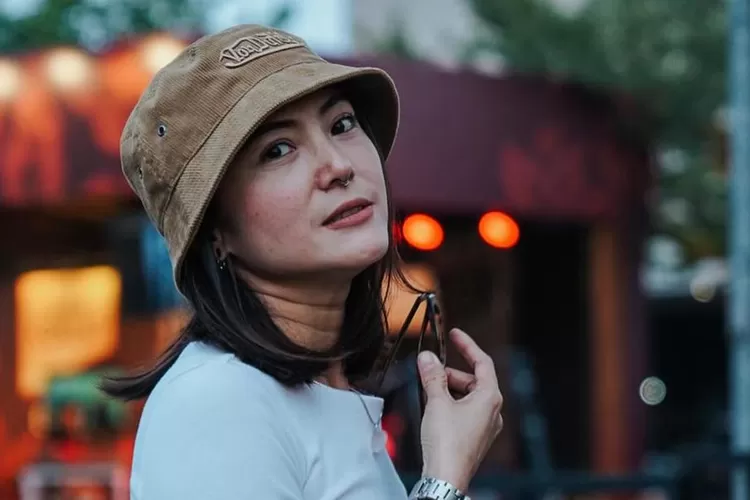 Poppy Sovia Alami Pelecehan saat di Rest Area.