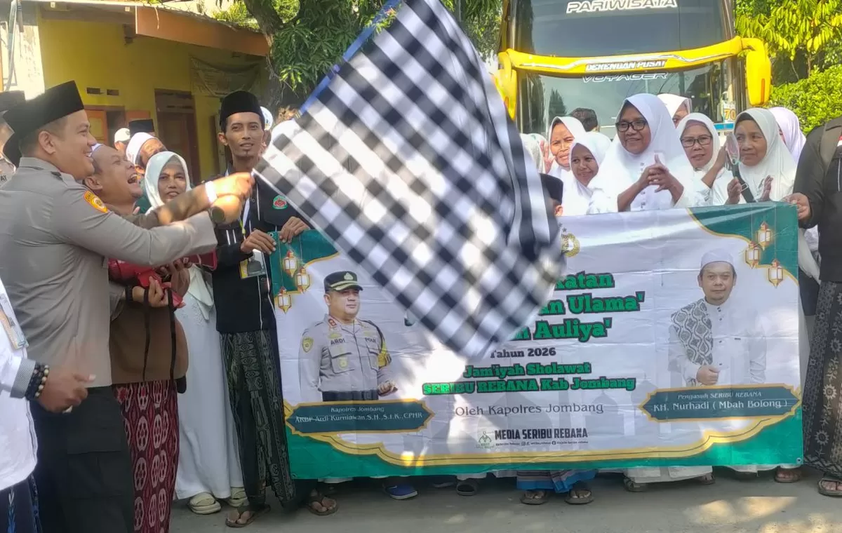 Kapolres Jombang Ardi Kurniawan memberangkatkan rombongan. (As'ad Choirudin/SketsaNusantara.id)