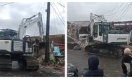 Ratusan Lapak Tanpa Izin di Puncak Pass Cianjur Diratakan Petugas