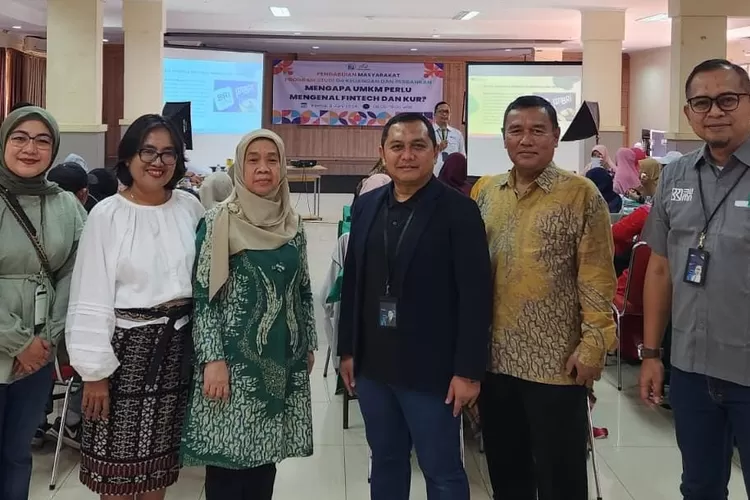 GAIRAHKANUMKM : BRI Cabang Depok bersama PNJ ketika foto bersama dalam pagelaran sosialisasi pendampingan UMKM yang ada di Jawara Depok, beberapa waktu lalu.  (DOKUMEN BRI DEPOK)