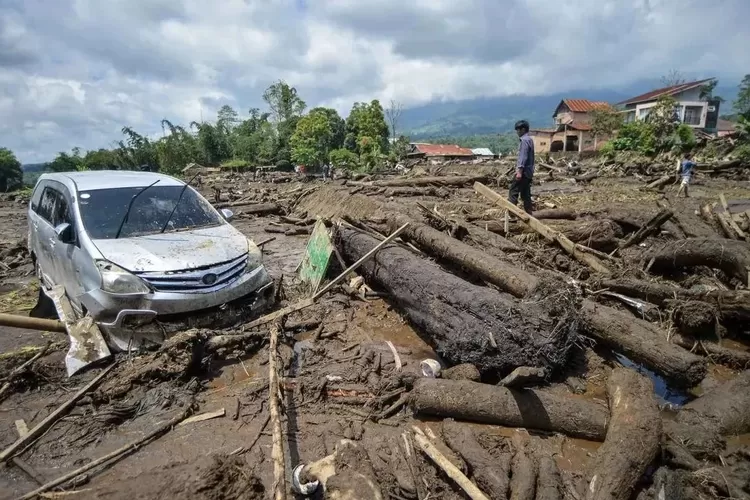 Banjir Lahar Dingin Tanah Datar, 13 Orang Tewas dan 7 Hilang