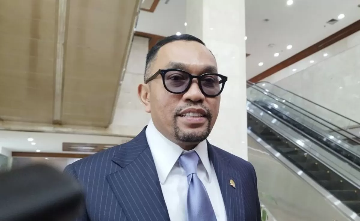 Wakil Ketua Komisi III DPR RI Ahmad Sahroni di kompleks parlemen, Jakarta, Senin (6/4/2026).  ((ANTARA/Bagus Ahmad Rizaldi))