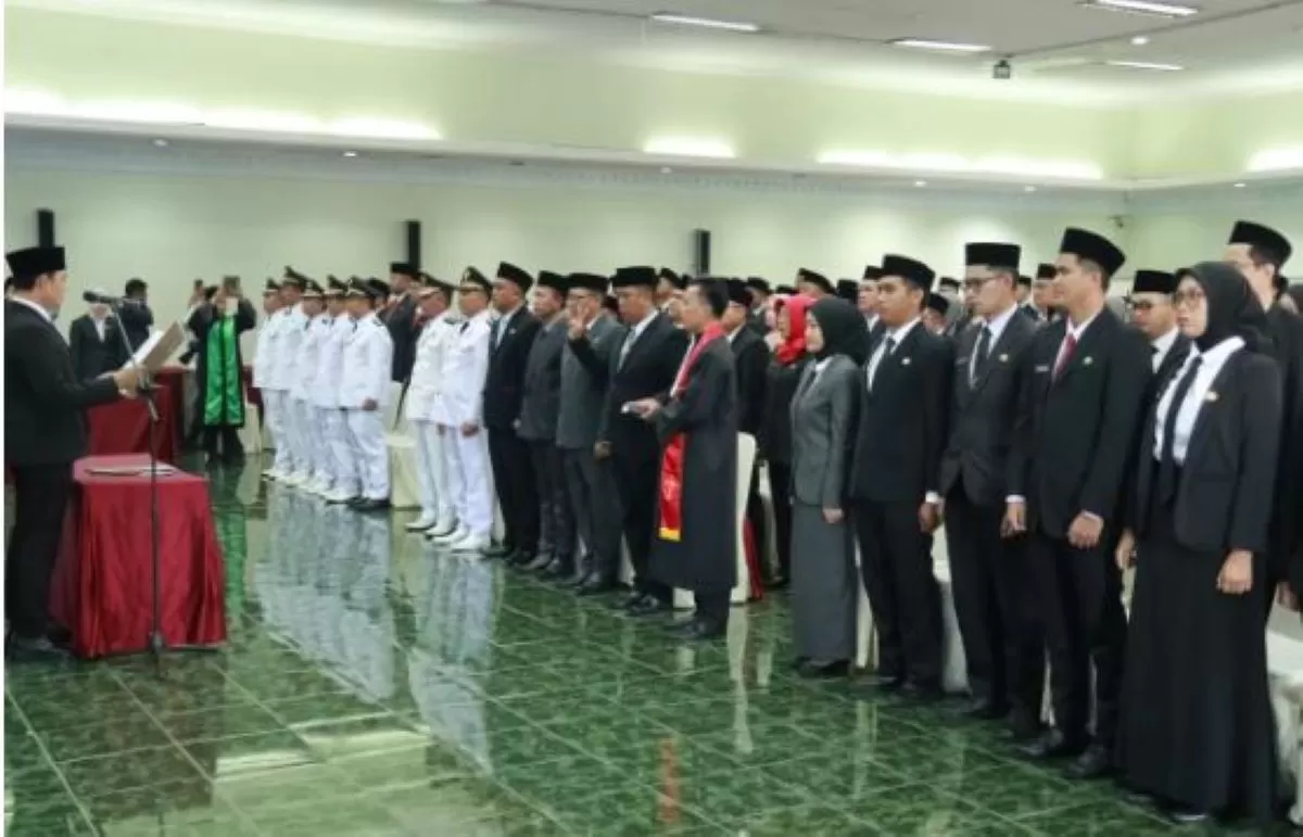 Bupati Muhammad Wahyu Ferdian melantik 90 pejabat  Pemkab Cianjur di Hotel Bukit Indah Cipanas, Kecamatan Cipanas, Rabu (29/4/2026). (Koran Gala)