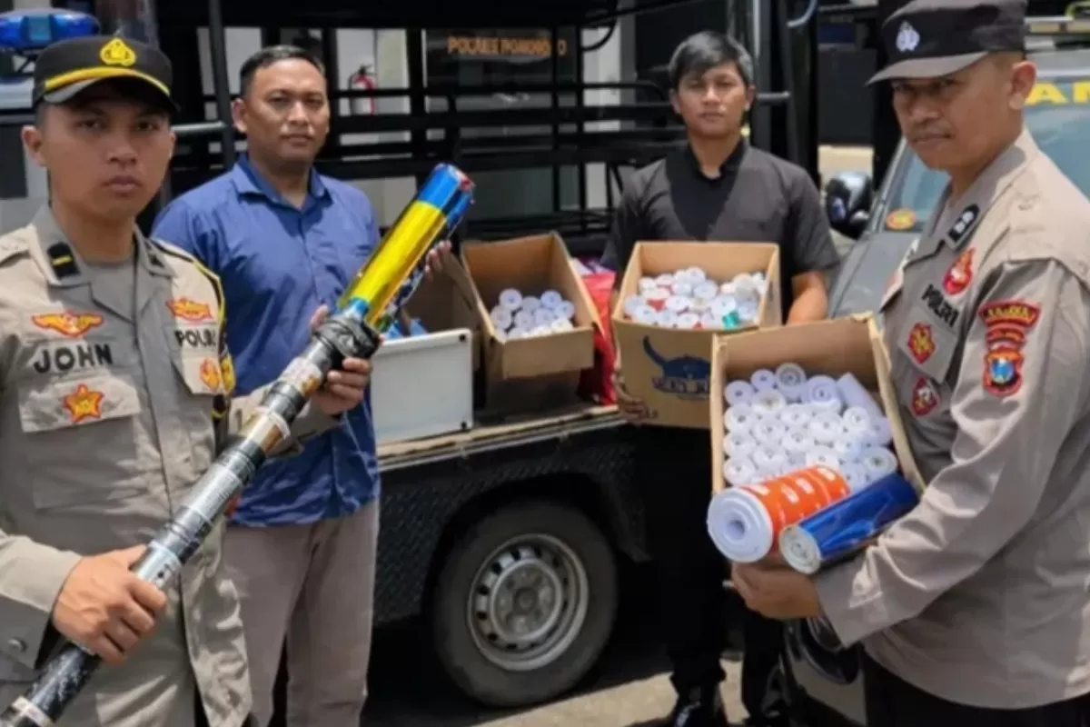 Polres Ponorogo grebek rumah produksi petasan (Dok. Instagram/ @infoponorogo)