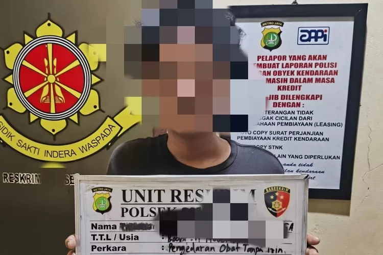 Beberapa bukti dan jenis obat terlarang yang dijual pada sebuah warkop yang berhasil diamankan Unit Reskrim Polsek Bojongsari. (ISTIMEWA)