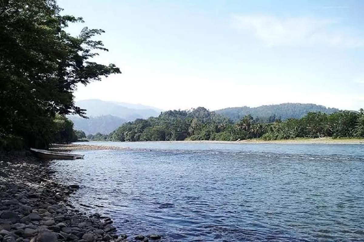 Alue Jang di Aceh Jaya, dikenal sebagai destinasi wisata alam yang masih sangat alami dengan sungai jernih dan hutan lebat. (YouTube Life Experience Channel)