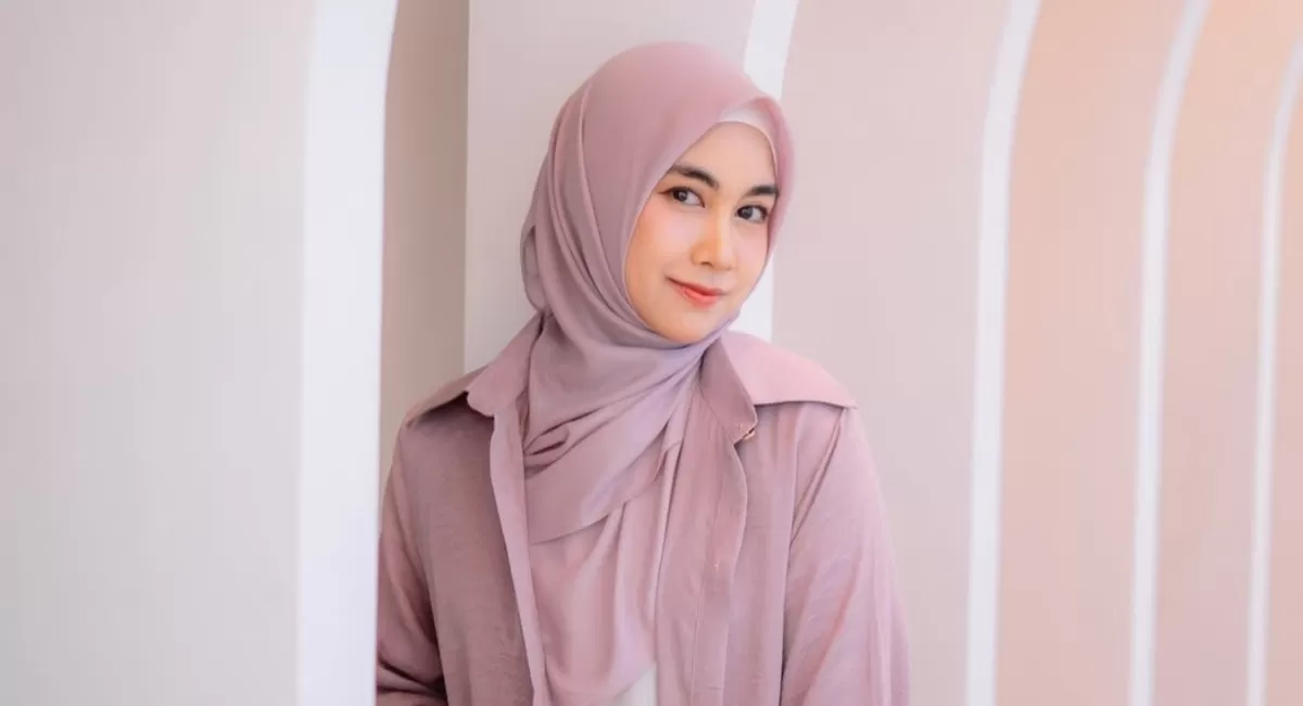 Anisa Rahma tanggapi kasus dugaan penipuan Hanania Travel yang menyebabkan banyak jamaah umrah dirugikan dan termasuk dirinya ikut diperiksa sebagai saksi. (Instagram.com/@anisarahma_12)