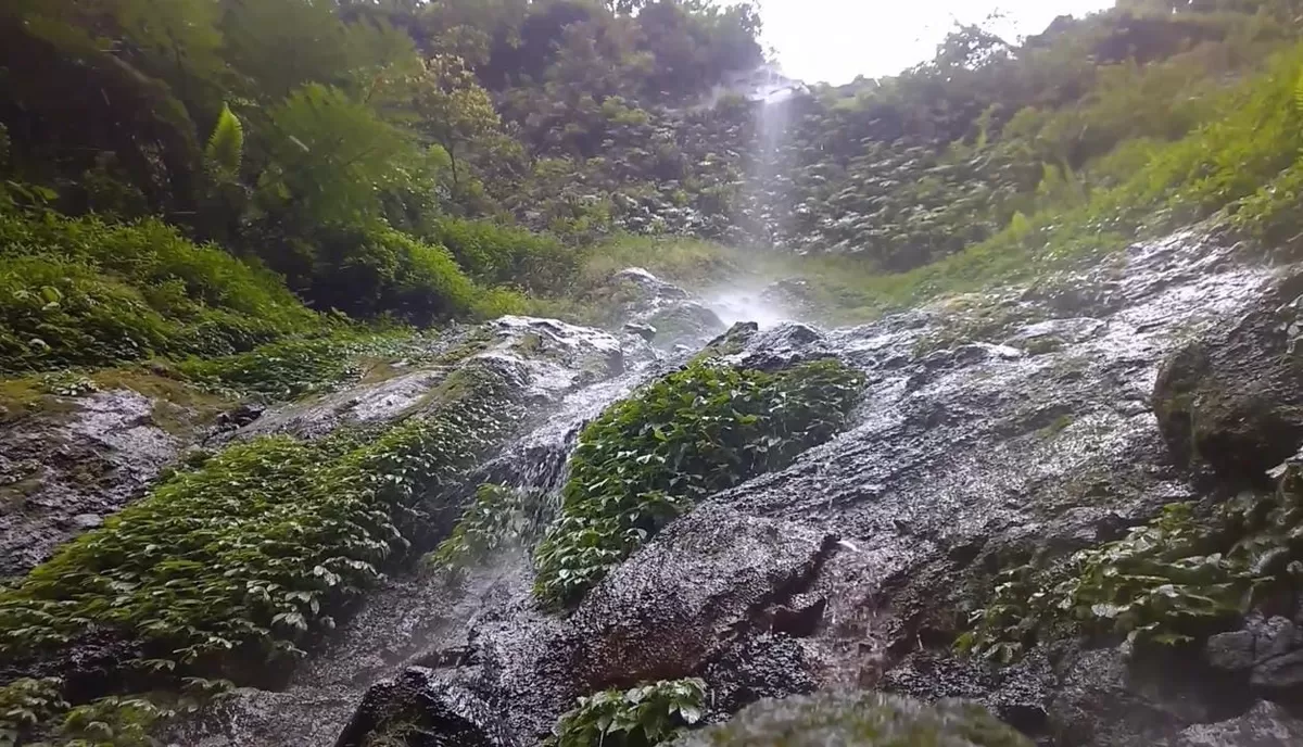 Pemandangan Air Terjun Pringgodani di lereng Gunung Lawu Kabupaten Karanganyar (YouTube wendychetz)