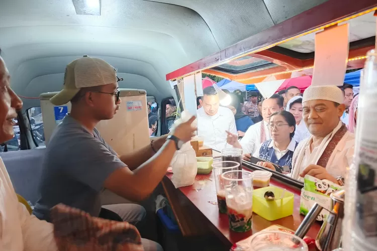 Gubernur Jateng Ahmad Lutfhi resmikan Kampung Ramadan di Salatiga.  (Foto: Dok. Istimewa)