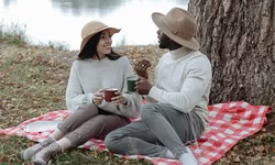 5 Cara Agar Wanita Jatuh Cinta Pada Pandangan Pertama, Biasakan Bahasa Tubuh Ini!