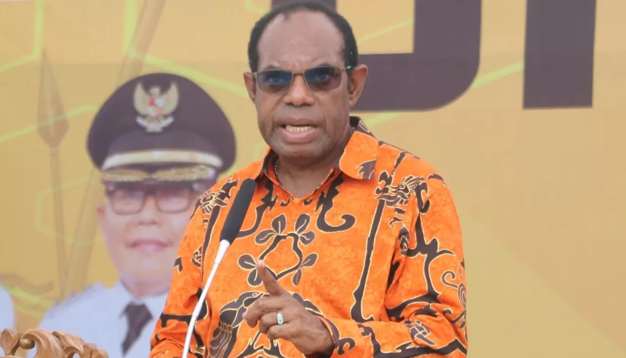 Bupati Keerom, Piter Gusbager.  (Ceposonline.com/MUSTAKIM ALI)