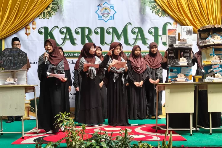 Pelaksanaan kegiatan Karimah SMP IT Arafah saat peringatan Maulid Nabi Muhammad SAW.  (ANDIKA EKA/RADAR DEPOK)