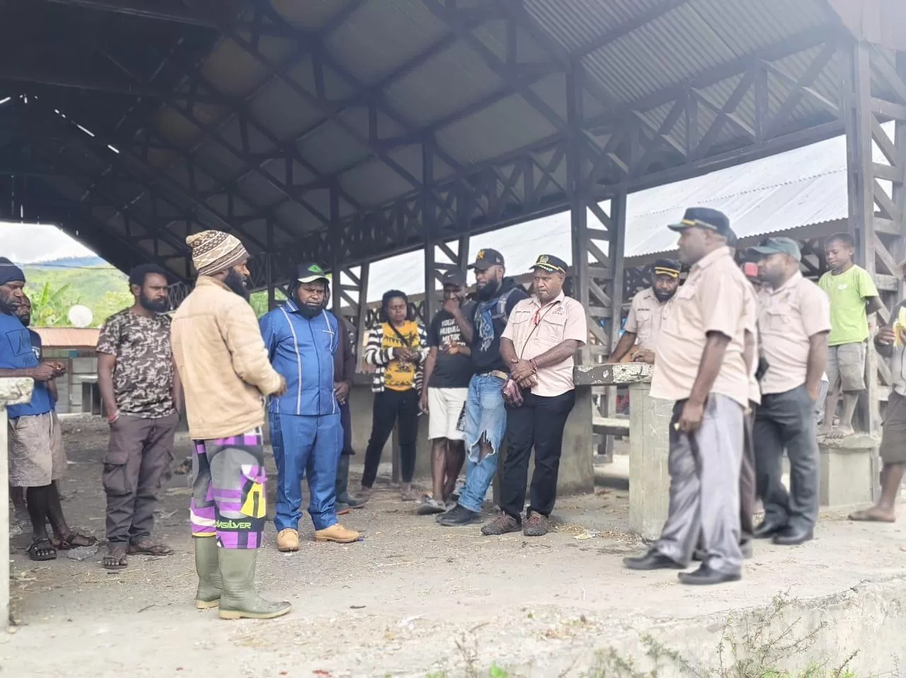 Anggota Komisi B DPRK Jayawijaya saat melakukan Kunker ke beberapa pasar yang ada di Wamena, Kamis (8/5/2025).(CEPOSONLINE.COM/DOKUMEN)