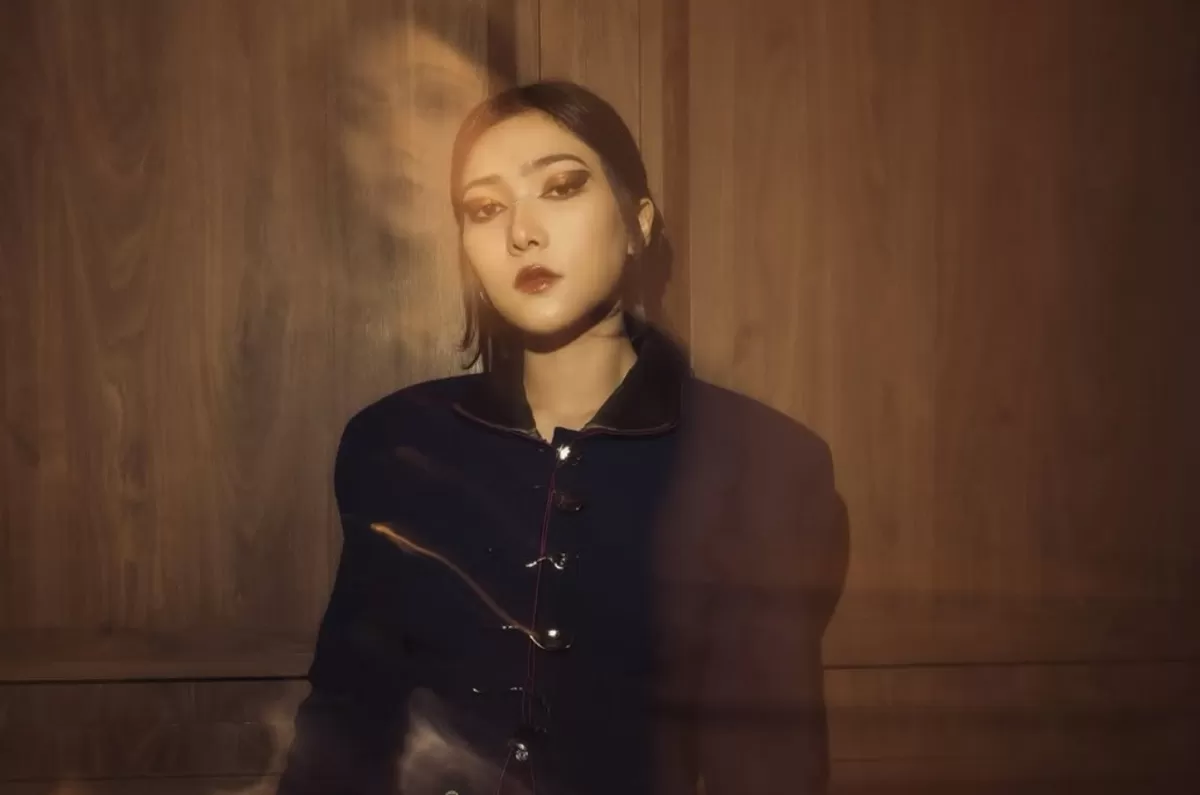 Publik kembali ramai menyoroti konsep yang ada di lagu-lagu milik Isyana Sarasvati pasca isu satanisme dalam single terbarunya resmi dirilis ke publik belum lama ini. (Instagram.com/@isyanasarasvati)
