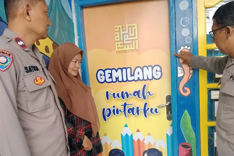 Anggota Polsek Bojongsari melakukan Pendalaman TKP di TK Gemilang Sawangan Jalan Raya Muchtar No. 49 RT3/3, Kelurahan Sawangan Baru, Kecamatan Sawangan, Senin (24/3).  (Polsek Bojongsari)