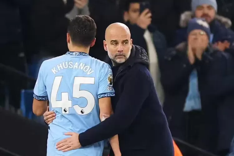 Abdukodir Khusanov dan Pep Guardiola (onefootball)