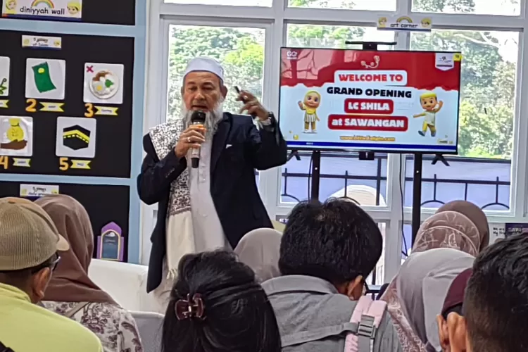 Founder and CEO Little Caliphs Internasional Datuk Haji Roslan Bin Nordin saat memberikan sambutan.  (DOKUMEN PRIBADI)