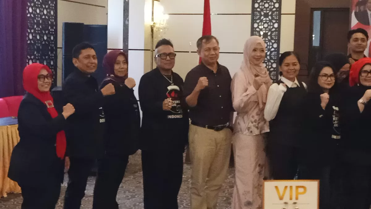 Ketua Umum The Best Lawyers Club (BLC) Indonesia, Dr. L. Alfies Sihombing, S.H., M.H., M.I.Kom berkaca mata. (FOTO: Ist)