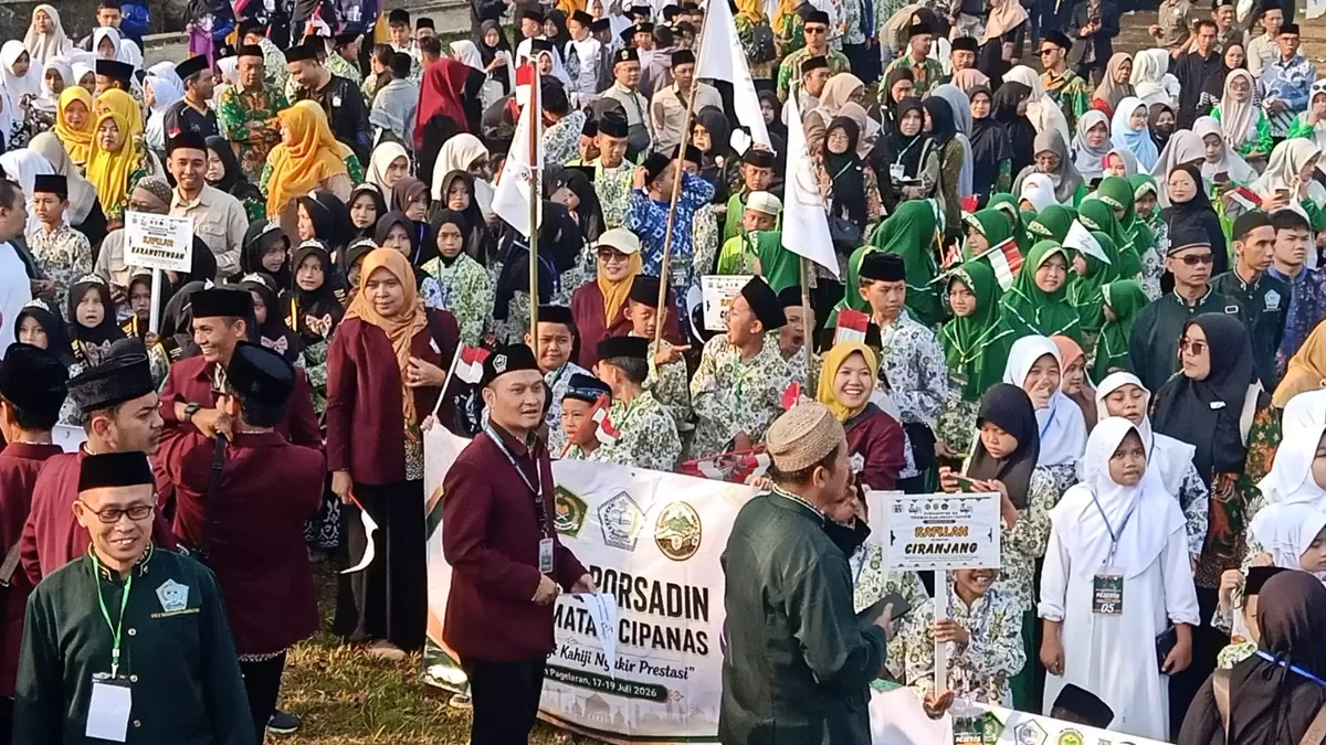 Pawai Ta'aruf Pembukaan PORSADIN XII di Pagelaran Cianjur. (FOTO: Ist)