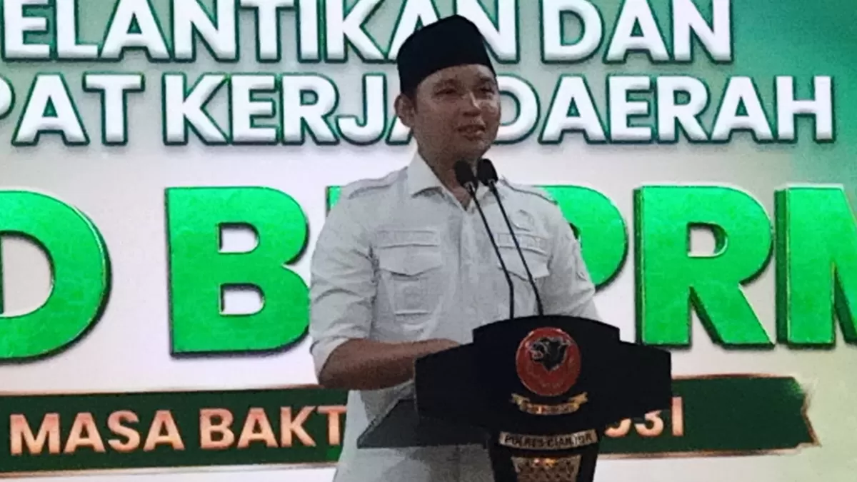 Bupati Mohammad Wahyu Ferdian menyampaikan sambutan pada Pelantikan DPD BKPRMI Kabupaten Cianjur di Aula Bhayangkara Polres. (FOTO: Ist)