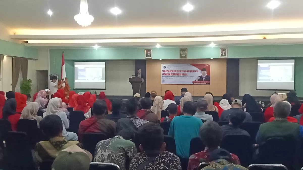 Kegiatan Serap Aspirasi dan Temu Konsultasi Layanan Sertifikasi Halal bagi pelaku UMKM Kabupaten Cianjur yang digelar di Aula Grand Hotel Bydiel, Cianjur. (FOTO: Ist)