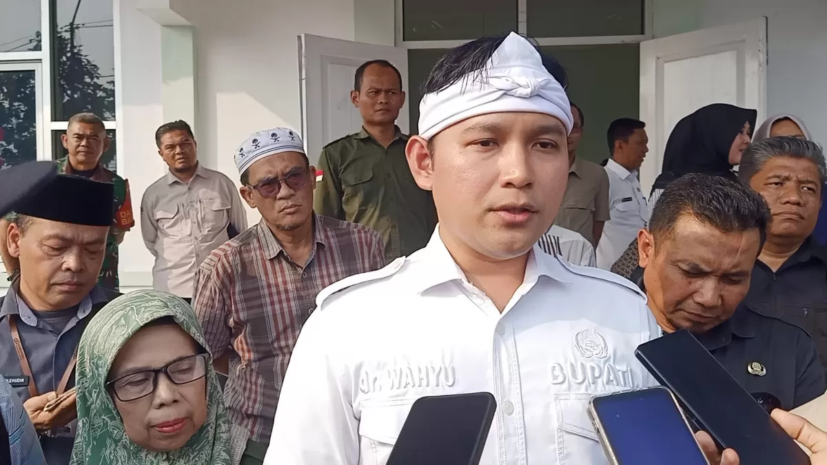 Bupati Cianjur dr. M. Wahyu Ferdian menyampaikan arahan usai menghadiri Musyawarah Penyelesaian Konflik Antar Pelajar di Aula Kantor Kecamatan Cilaku, Cianjur. (FOTO: Ist)