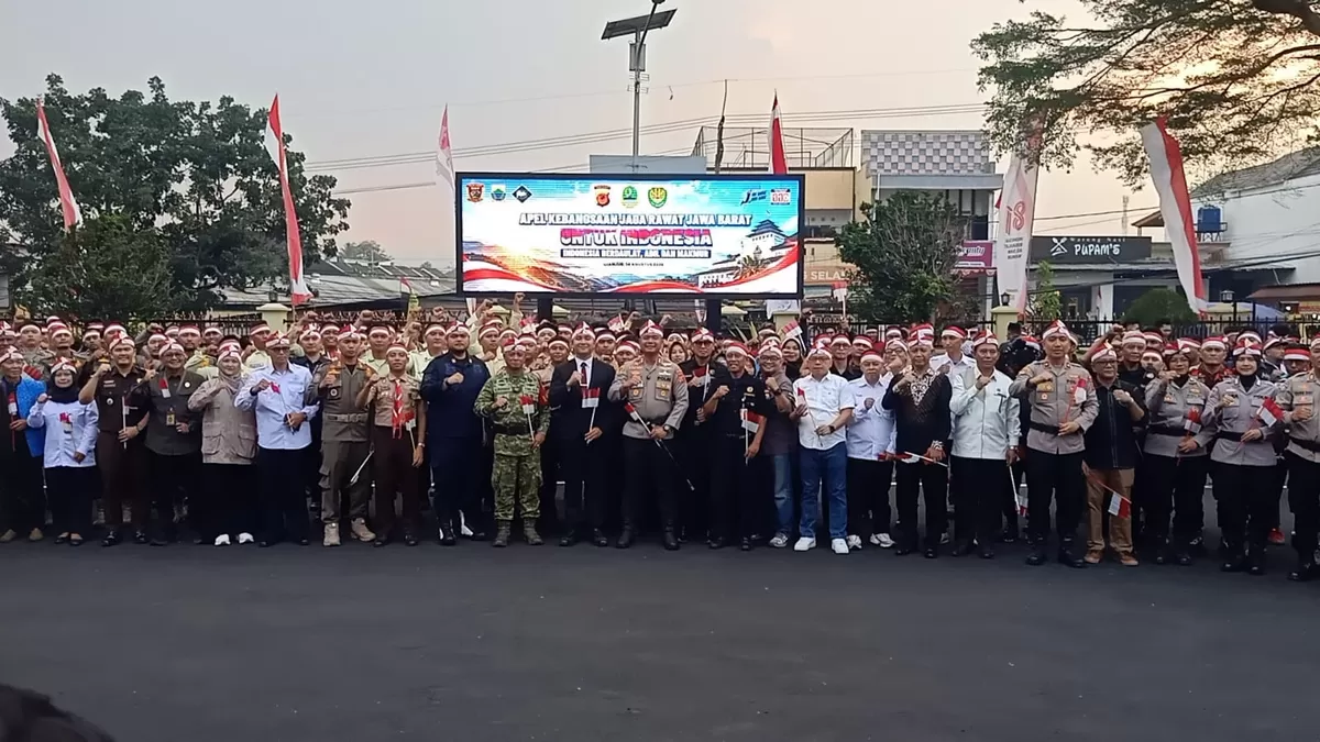 Apel Kebangsaan gabungan TNI, Polri, dan lintas elemen masyarakat digelar di Polres Cianjur jelang HUT ke-81 RI. (FOTO: Ist)