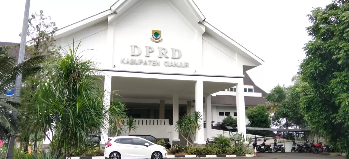Reses anggota DPRD Cianjur diprotes. (FOTO: Ist)