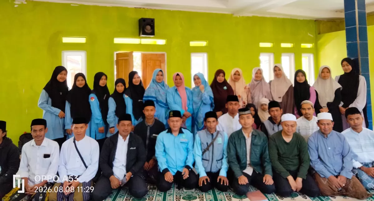 Foto: Puluhan guru dan pengelola TKA serta TPA mengikuti rapat kerja bulanan dan pembinaan LPPTKA BKPRMI Kabupaten Cianjur di Majelis Taklim Al-Mukaromah, Desa Cijati. (FOTO: Ist)