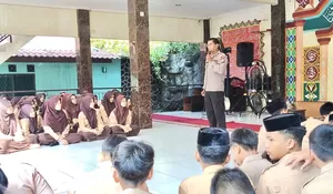 Intip Polsek Bojongsari ke SMPIT Darul Hikam : Pendekatan Manis, Hindari Bahaya Tawuran dan Narkoba