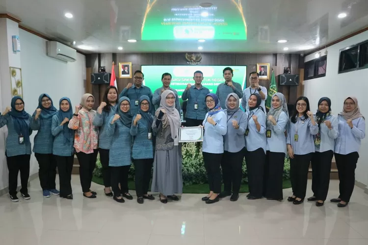 Jajaran BPJS Ketenagakerjaan Depok saat foto bersama dengan jajaran Kejaksaan Negeri Depok.  (DOKUMEN BPJS KETENAGAKERJAAN)