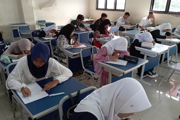 Pelaksanaan peringatan bulan bahasa di SMPN 23 Depok, yang terletak di Jalan Jambore, Kelurahan Harjamukti, Kecamatan Cimanggis.  (ANDIKA EKA/RADAR DEPOK)