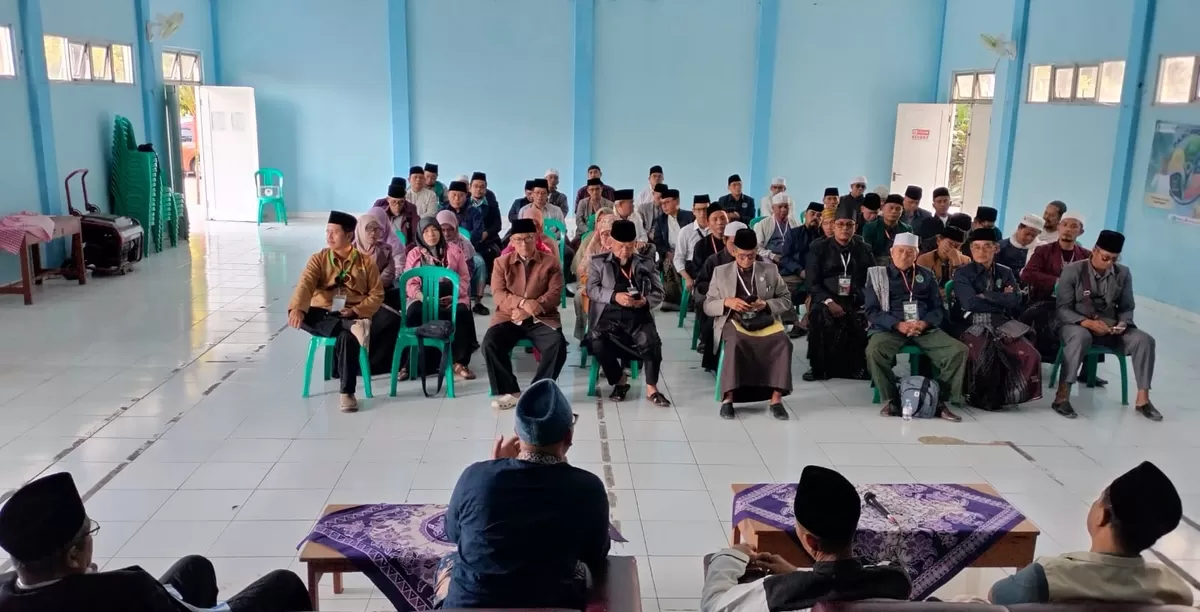Pembekalan kepada puluhan dewan hakim dalam acara Orientasi Dewan Hakim MTQH ke-48 Kabupaten Cianjur di SMAN 1 Pagelaran. (FOTO: Ist)