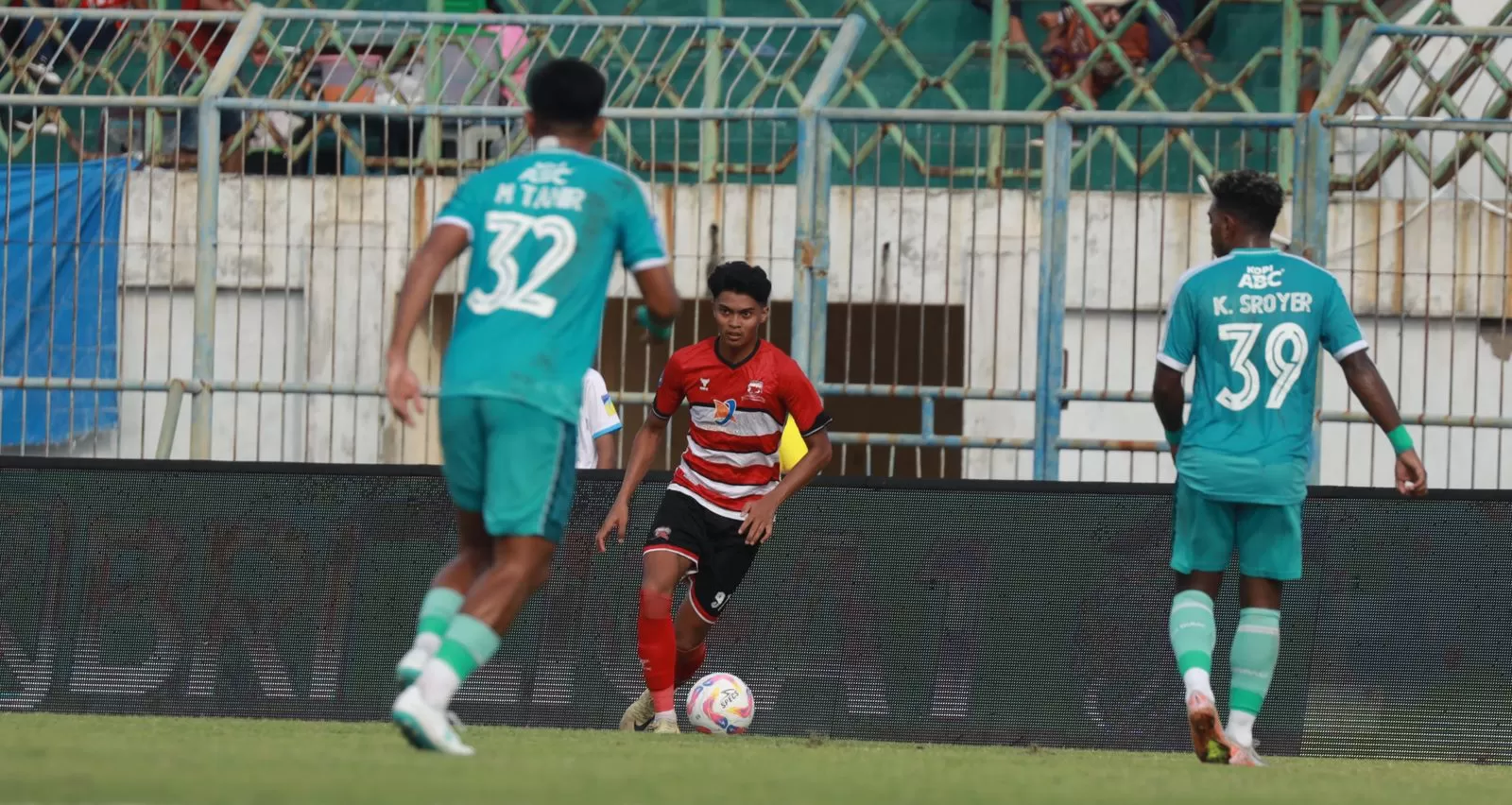 PSBS Biak vs Madura United di Stadion Gelora Madura Ratu Pamelingan, Sabtu, 8 Februari 2025. (MO PSBS BIAK)