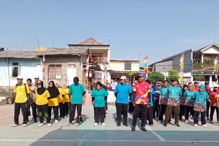 Pembukaan Lomba Voli PGRI Sukmajaya, yang dilaksanakan di Lapangan Voli Dempo, Kelurahan Abadijaya, Kecamatan Sukmajaya. (ANDIKA EKA/RADAR DEPOK)