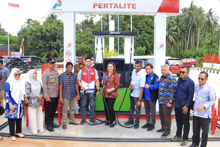 Bupati Donggala saat meninjau pembangunan SPBUN di Desa Batusuya, Kabupaten Donggala, Kamis (30/10/2025).