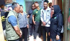 Anggota DPRD Kota Depok Qonita Lutfiyah Bantu Kediaman Warga Pengasinan yang Ambruk Diterpa Hujan Deras