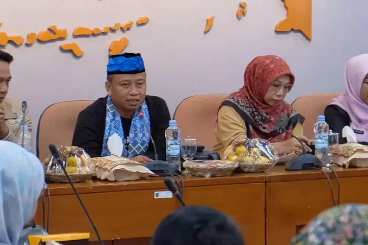 Sekda Depok, Supian Suri (kedua dari kiri) saat membuka Forum Renja Setda di Ruang Edelweiss, Gedung Balai Kota. (Pemkot Depok)