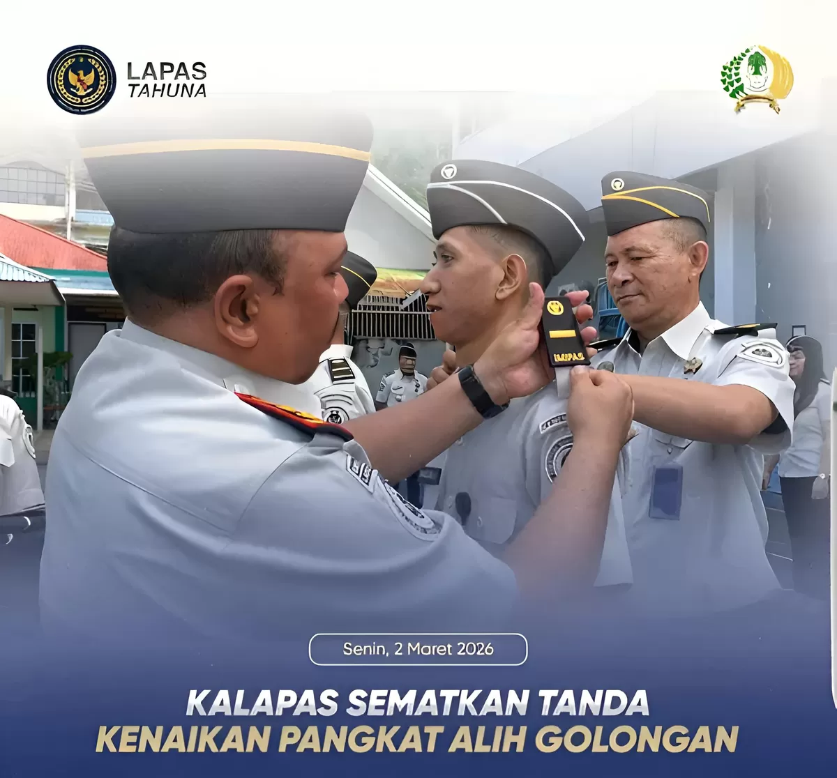 Kalapas Tahuna Saat Penyematan Tanda Kenaikan Pangkat Pegawai