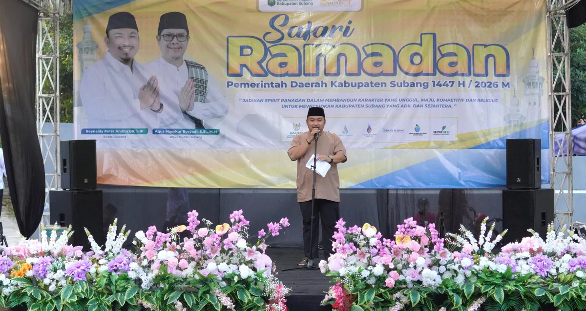 Bupati Subang Reynaldy Putra Andita Budi Raemi menyampaikan sambutan dalam kegiatan Safari Ramadan Pemerintah Daerah Kabupaten Subang di Kecamatan Cipeundeuy, Senin, 16 Maret 2026 (Dok. Istimewa)