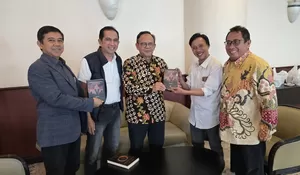Ketua Dewan Pers Apresiasi Buku Ambang Sandyakala Jurnalisme Karya Ketua SMSI DIY