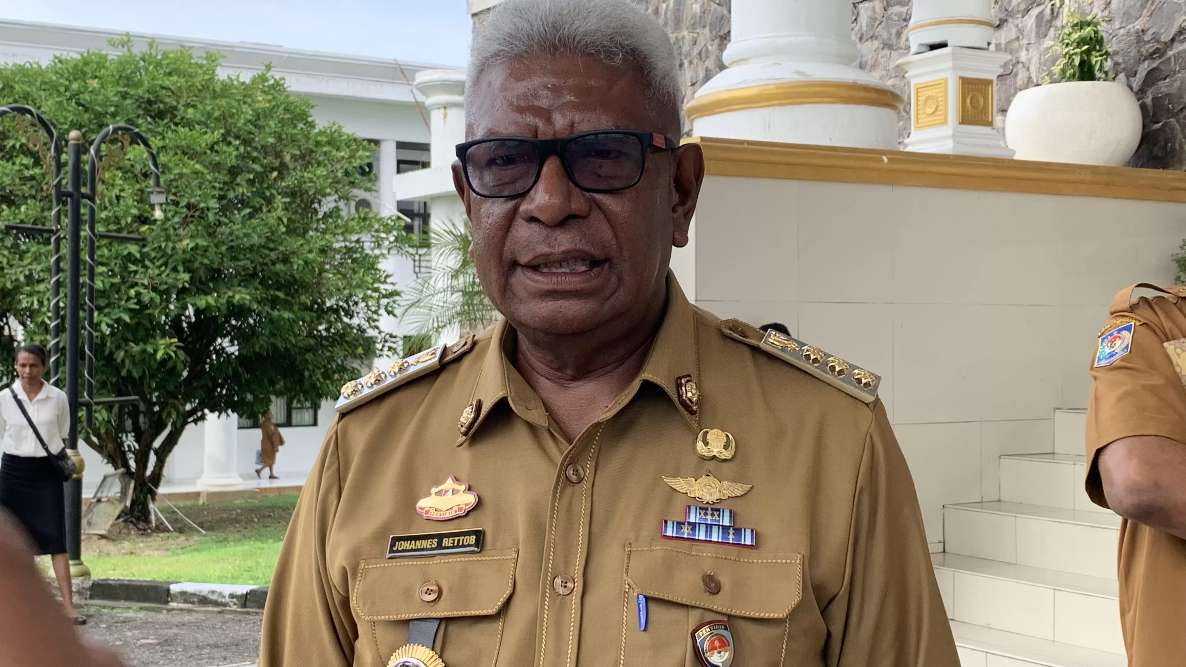 Bupati Mimika, Johannes Rettob, bicara soal pembangunan daerah di Mimika. (CENDERAWASIH POS/WAHYU WELERUBUN)