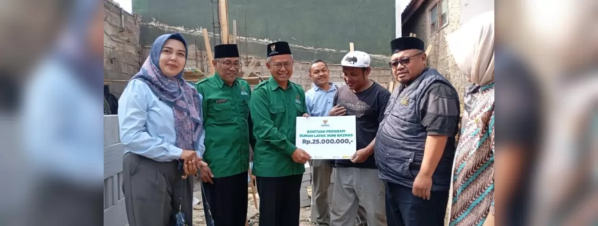 BAZNAS Cianjur menyalurkan bantuan Program Renovasi Rumah Tidak Layak Huni (Rutilahu) dari BAZNAS RI kepada dua warga kurang mampu. (FOTO: Ist)