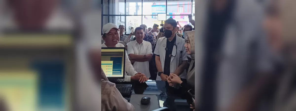 Momen Gubernur Jabar sambangi Klinik Harapan Sehat di Cianjur. (FOTO: Ist)