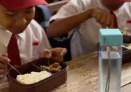 Inisiatif Guru SDK Ogolau Masak Mandiri Demi Siswa Pelosok Sulteng