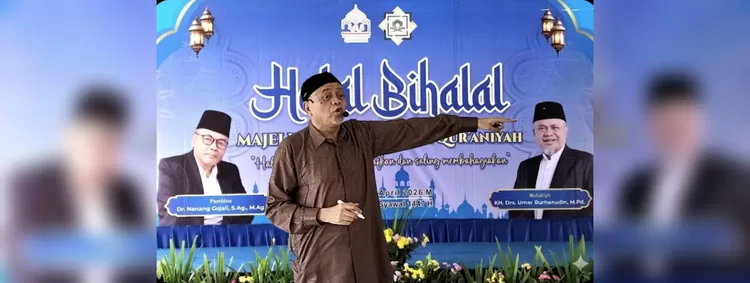 Dai kondang KH Drs. Umar Burhanudin, M. Pd atau lebih dikenal dengan panggilan Abah Umar saat memberikan taushiyah pada kegiatan halal bihalal. (FOTO: Istimewa)